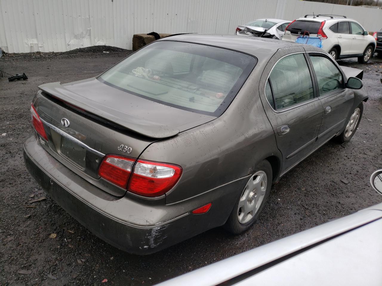 Photo 4 from auction – 2001 INFINITI I30 with VIN JNKCA31A11T039245