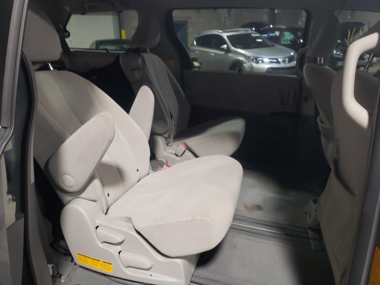 Photo 6 from auction – 2014 TOYOTA SIENNA LE with VIN 5TDKK3DC5ES443046