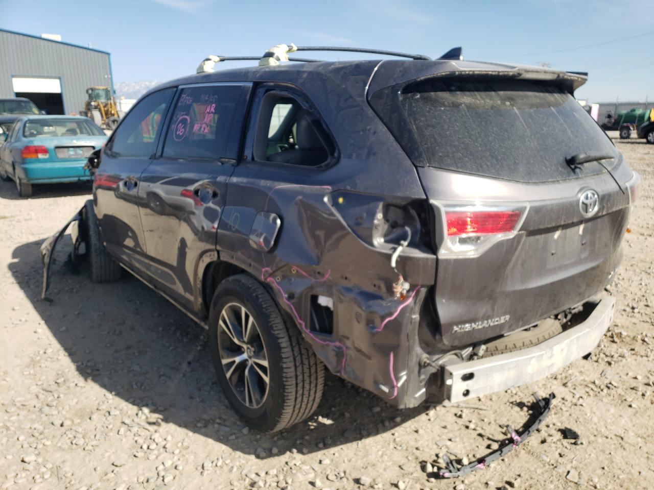 Photo 3 from auction – 2016 TOYOTA HIGHLANDER with VIN 5TDJKRFH3GS288720
