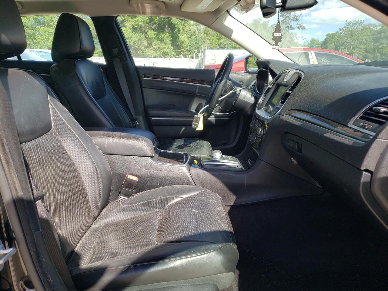 Photo 5 from auction – 2017 CHRYSLER 300C with VIN 2C3CCAKG5HH616518