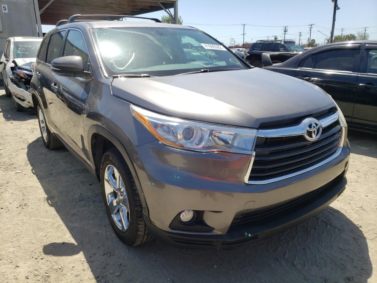 TOYOTA HIGHLANDER 2015 with VIN 5TDZKRFH9FS087695 - Photo from auction
