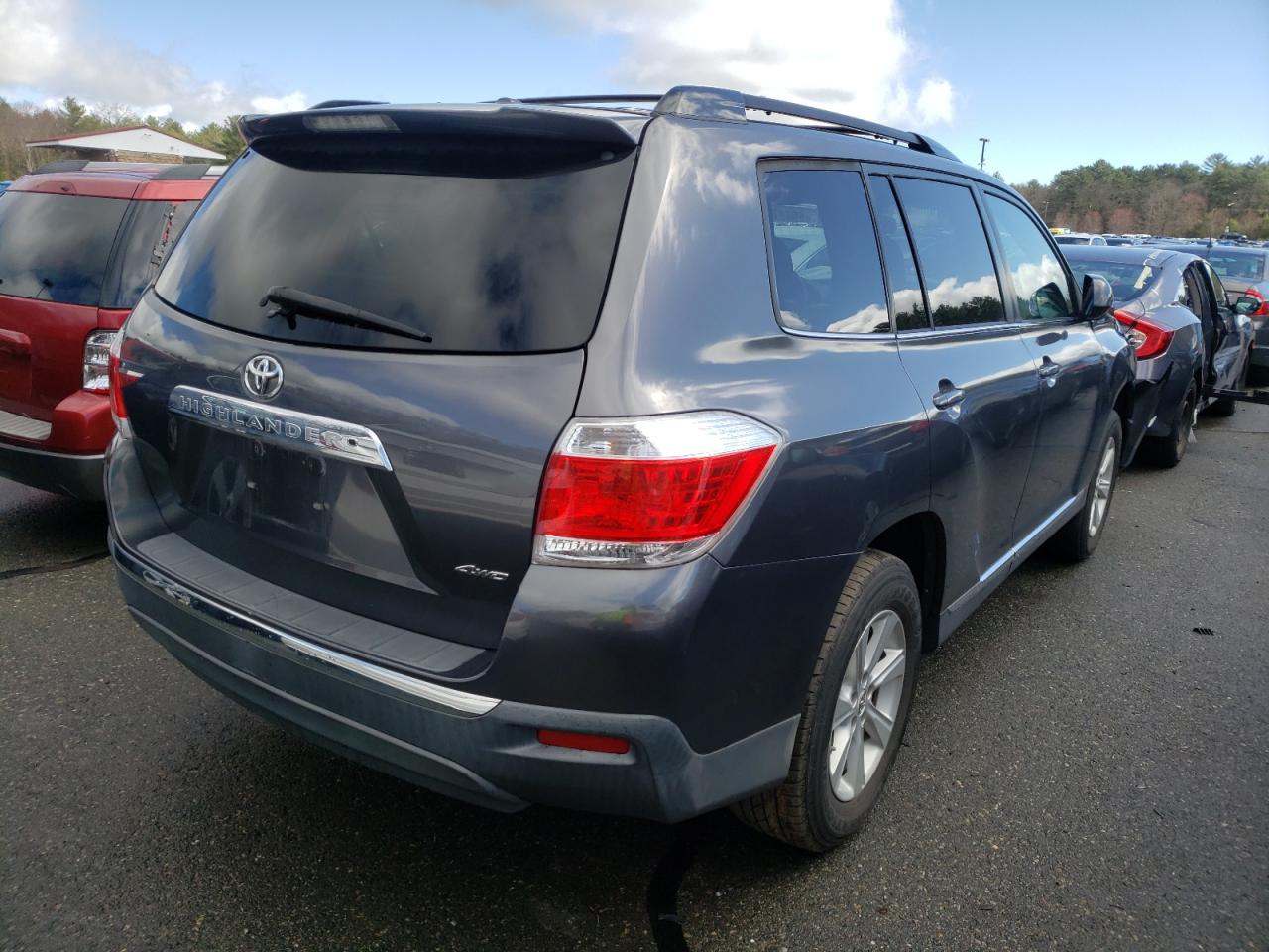 Photo 4 from auction – 2011 TOYOTA HIGHLANDER with VIN 5TDBK3EH6BS060657