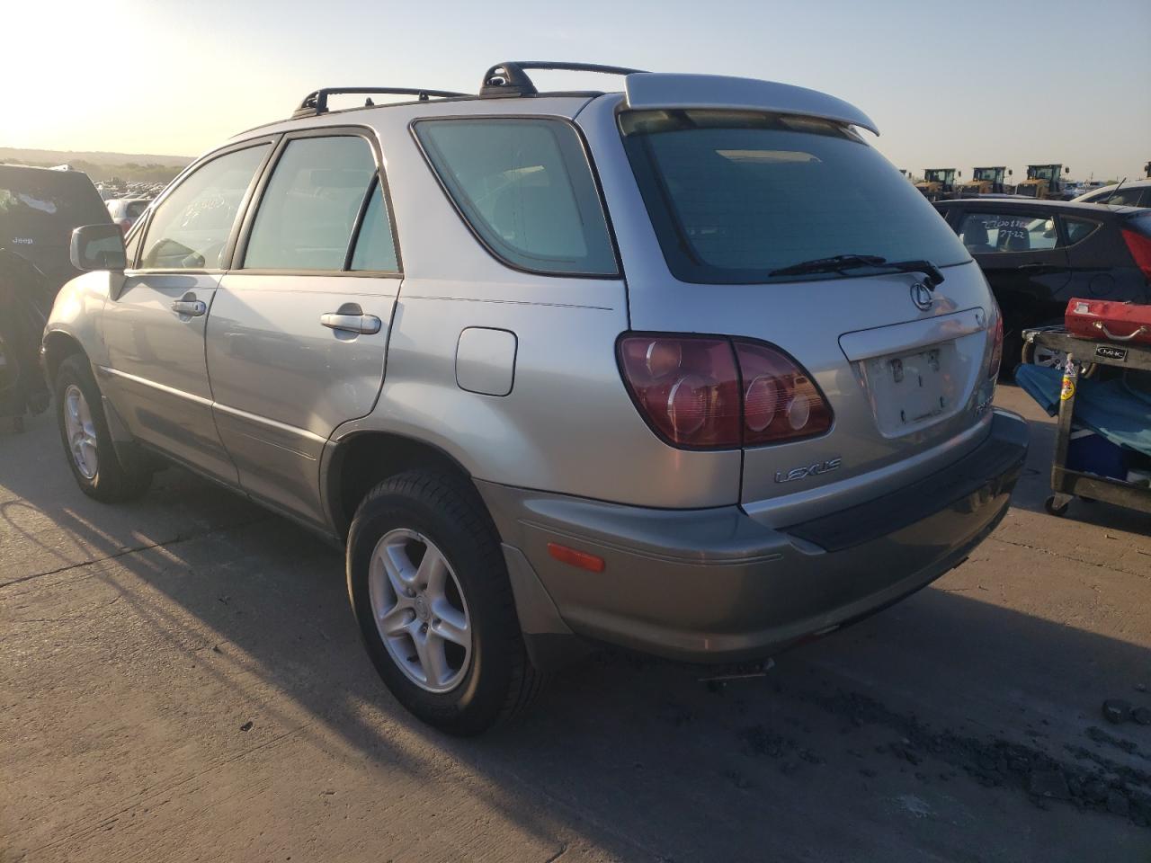 Photo 3 from auction – 1999 LEXUS RX 300 with VIN JT6HF10U5X0033829