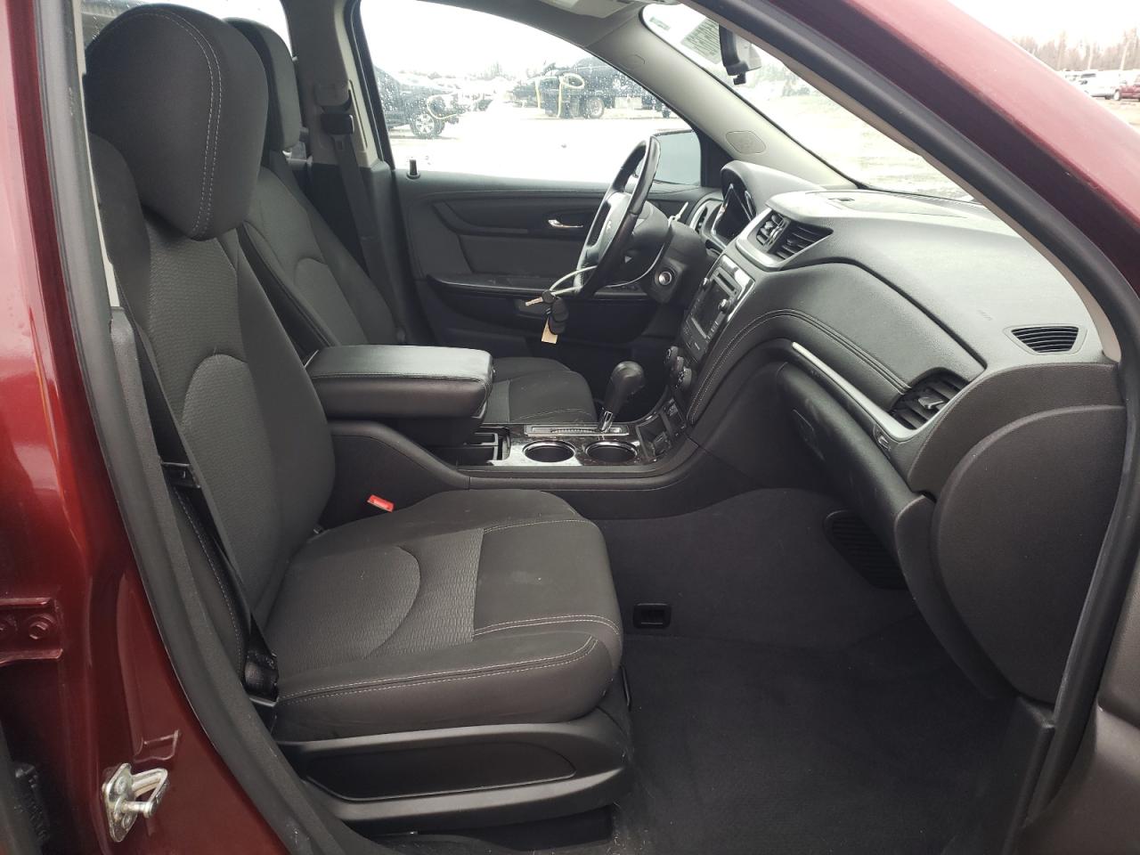 Photo 5 from auction – 2017 CHEVROLET TRAVERSE L with VIN 1GNKRGKD7HJ106630