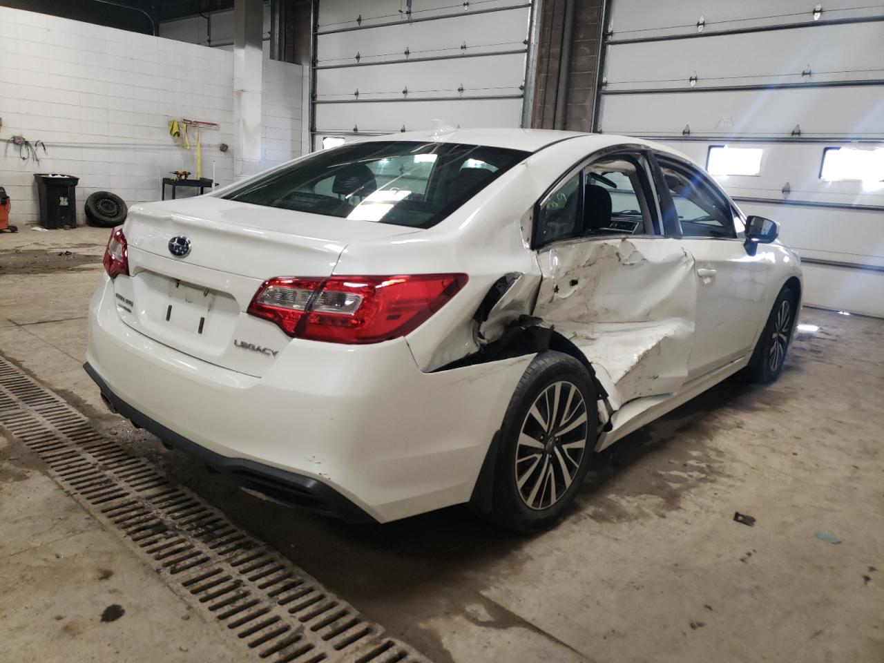 Photo 4 from auction – 2018 SUBARU LEGACY with VIN 4S3BNAC67J3008239