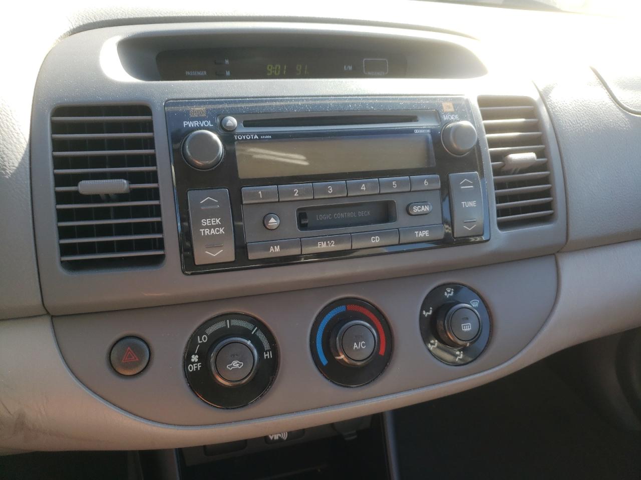 Photo 9 from auction – 2004 TOYOTA CAMRY LE with VIN JTDBE32K740269757