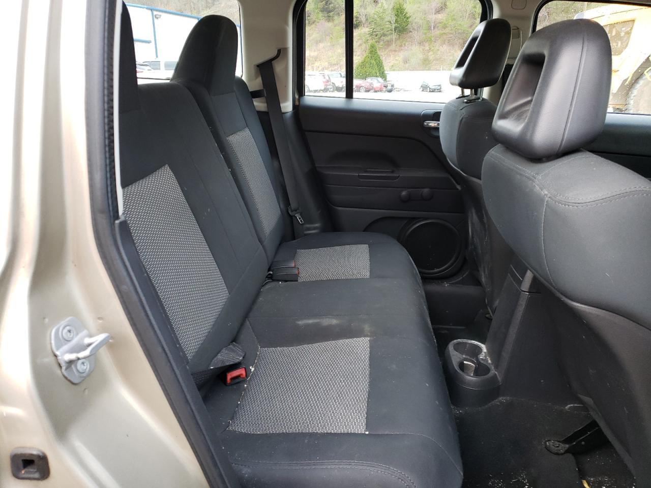 Photo 6 from auction – 2009 JEEP PATRIOT SP with VIN 1J4FF28B49D210451