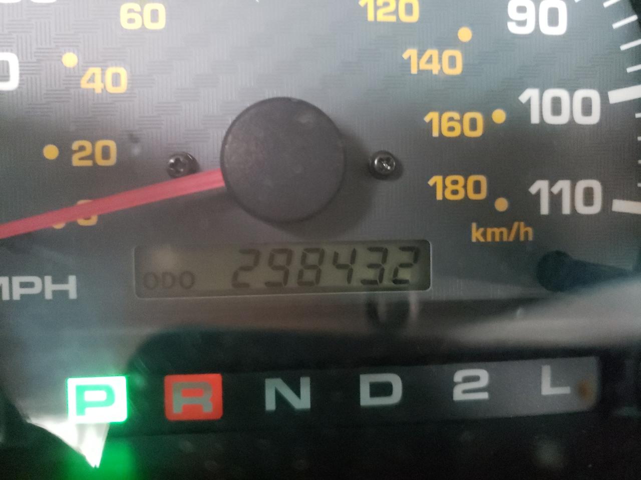 Photo 8 from auction – 2000 TOYOTA 4RUNNER SR with VIN JT3GN86R0Y0174395