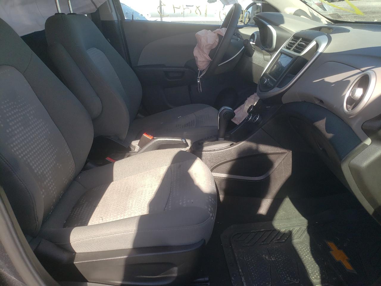 Photo 5 from auction – 2020 CHEVROLET SONIC with VIN 1G1JG6SB2L4134905