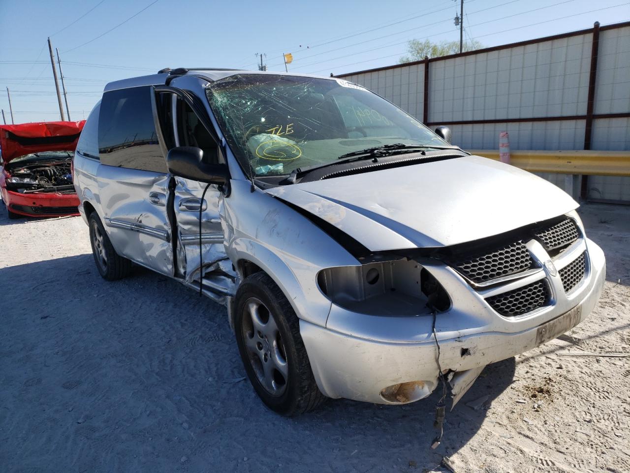 DODGE GRAND CARA 2002 with VIN 2B8GP54L62R795040 - Photo from auction