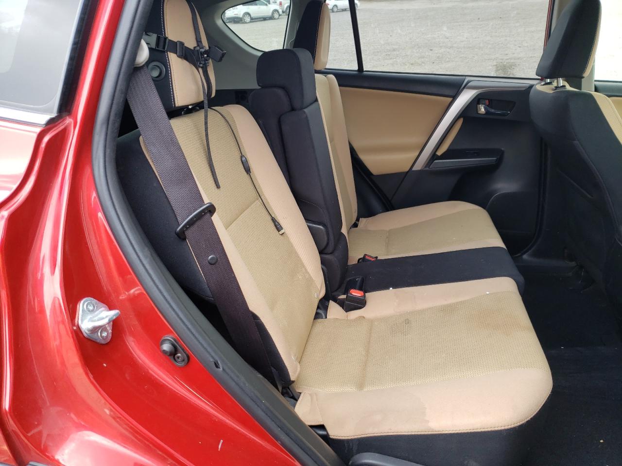 Photo 6 from auction – 2016 TOYOTA RAV4 XLE with VIN JTMRFREV4GJ088716