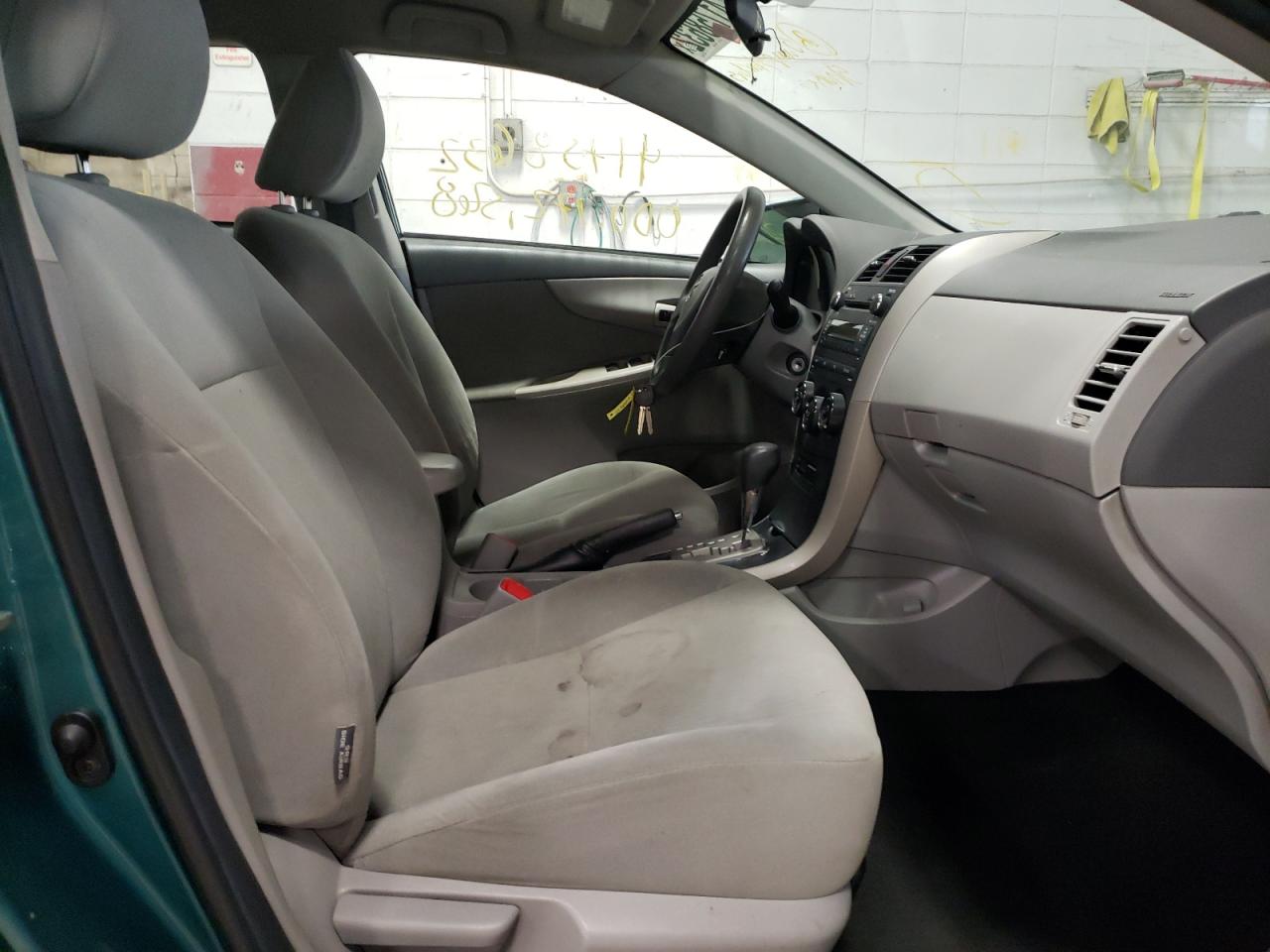 Photo 5 from auction – 2010 TOYOTA COROLLA LE with VIN 2T1BU4EE7AC393673