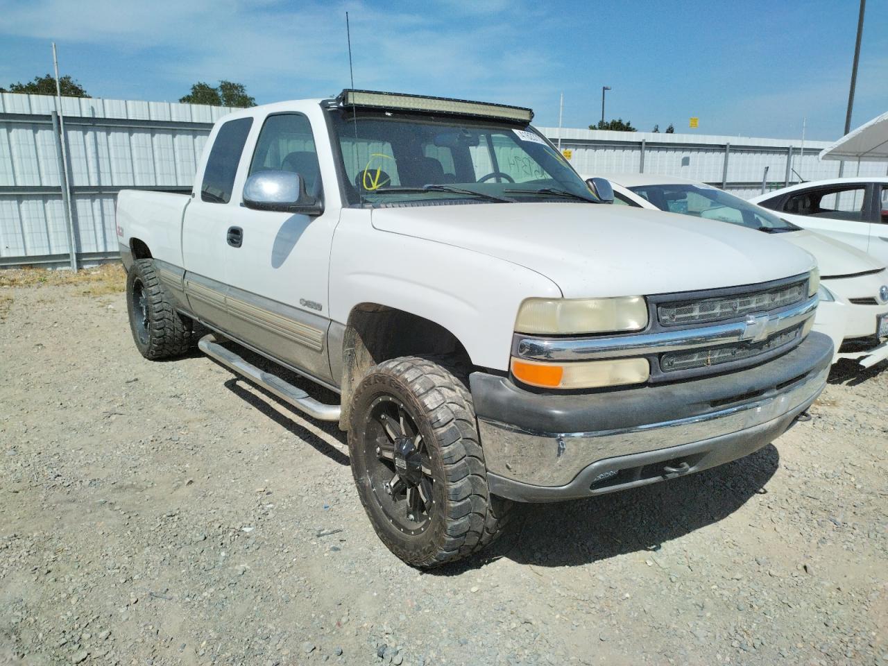 Photo 1 from auction – 2000 CHEVROLET SILVERADO with VIN 1GCEK19T3YZ166894