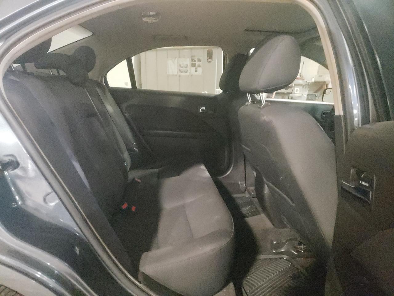 Photo 6 from auction – 2011 FORD FUSION SE with VIN 3FAHP0HA1BR136674