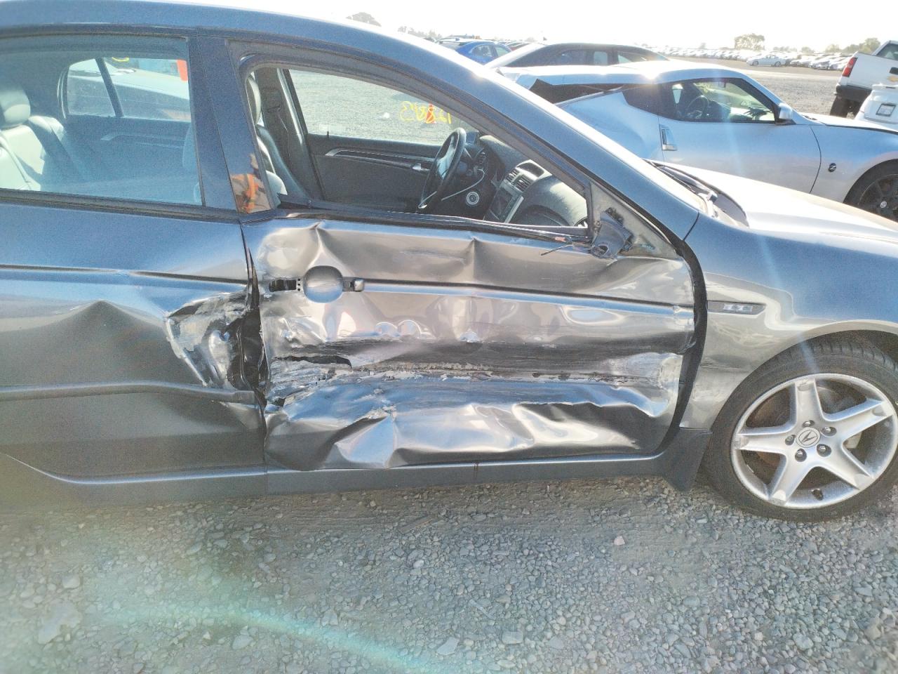 Photo 9 from auction – 2004 ACURA TL with VIN 19UUA662X4A007811