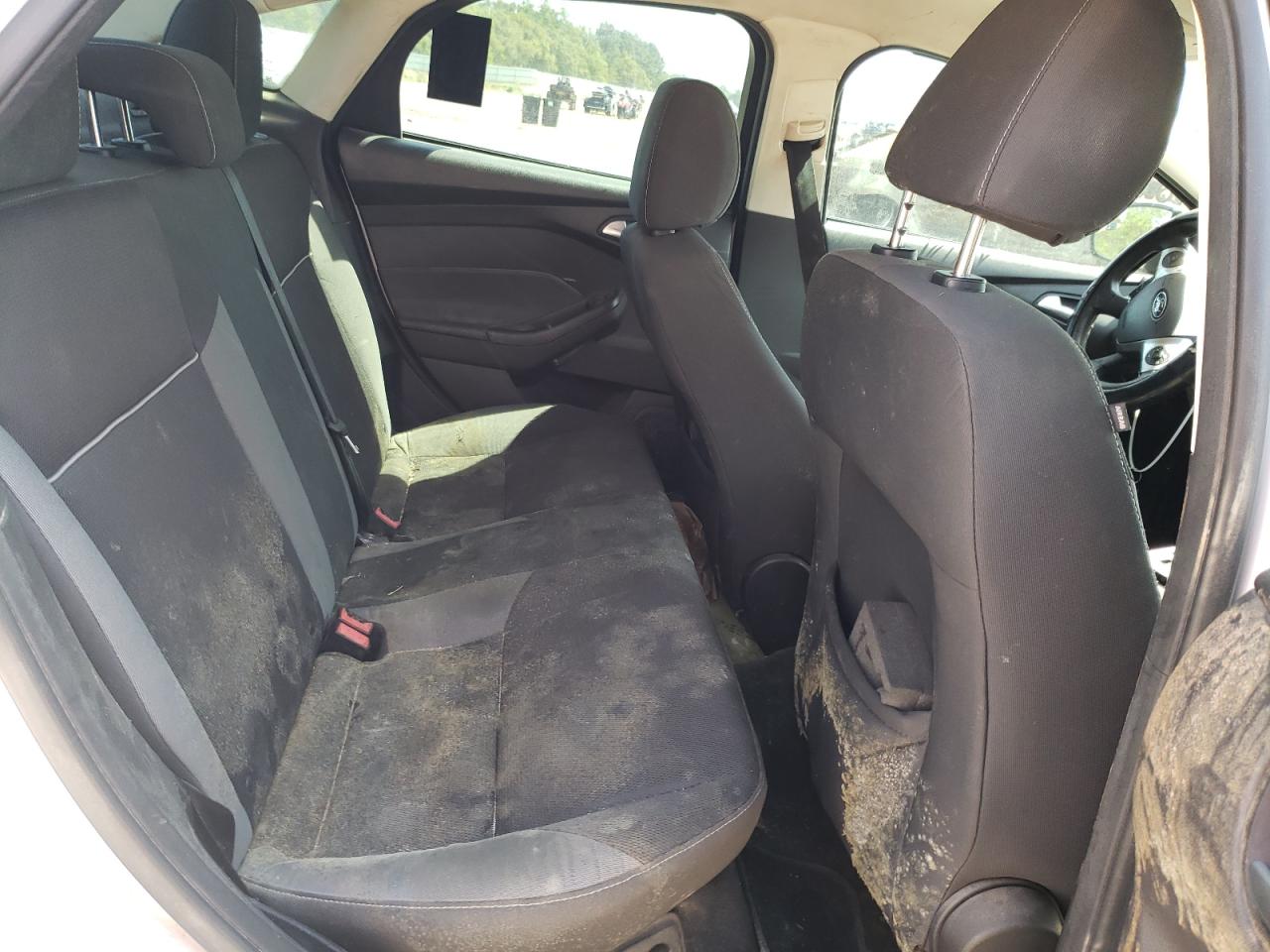 Photo 6 from auction – 2014 FORD FOCUS SE with VIN 1FADP3F22EL225801