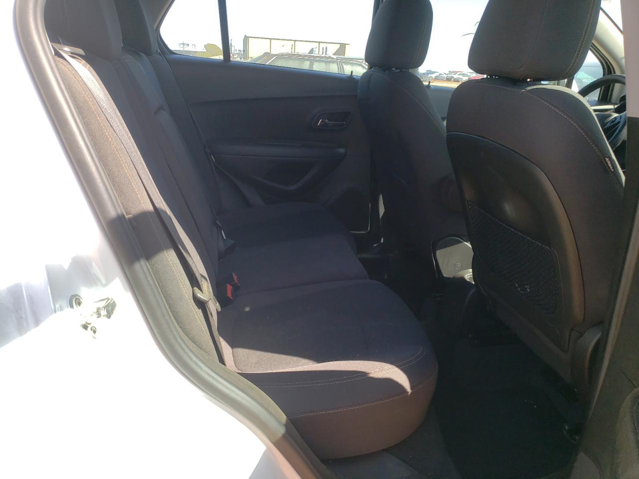Photo 6 from auction – 2017 CHEVROLET TRAX LS with VIN KL7CJKSB7HB062657