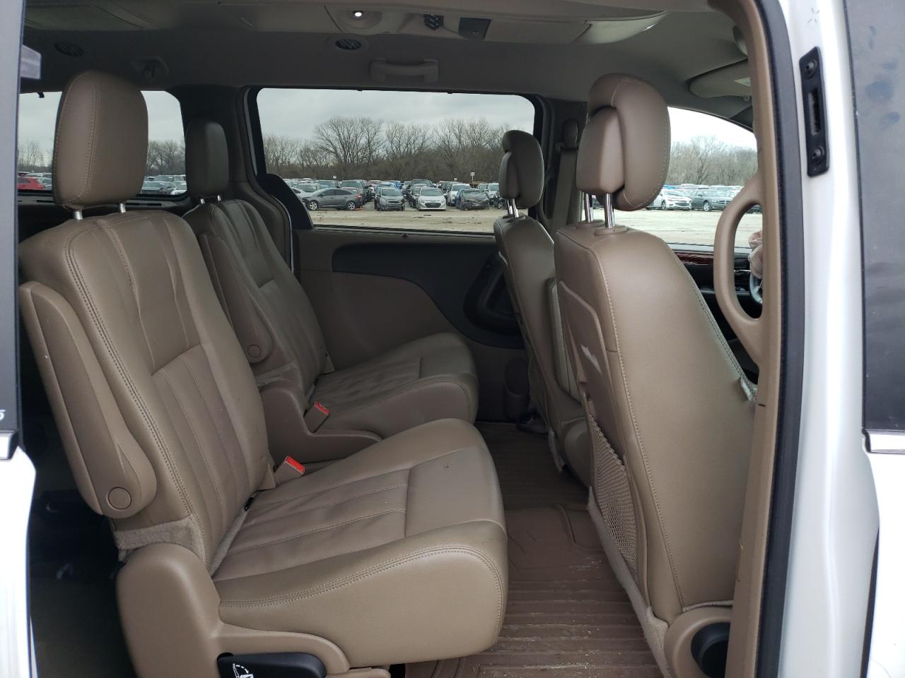 Photo 6 from auction – 2014 CHRYSLER TOWN & COU with VIN 2C4RC1BG3ER193059