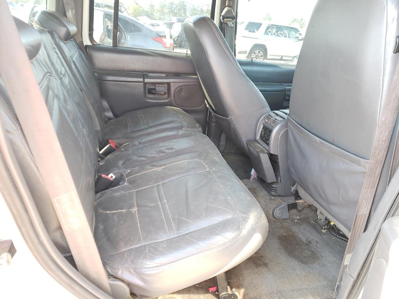 Photo 6 from auction – 2001 FORD EXPLORER X with VIN 1FMZU63E11ZA47276