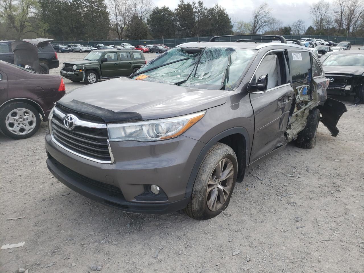 Photo 2 from auction – 2015 TOYOTA HIGHLANDER with VIN 5TDJKRFH8FS192161