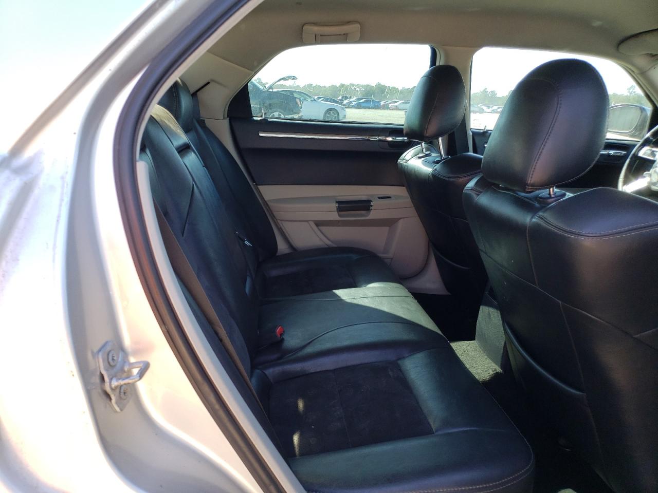 Photo 6 from auction – 2007 CHRYSLER 300C with VIN 2C3KA63HX7H784109