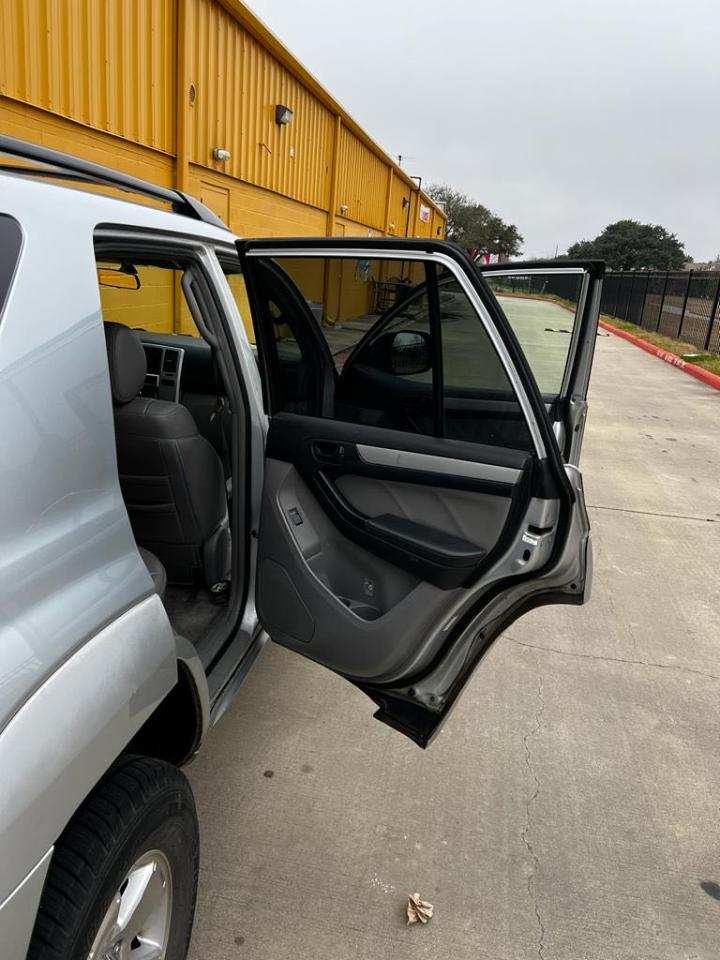 Photo 4 from auction – 2005 TOYOTA 4RUNNER SR with VIN JTEZU14R350052767