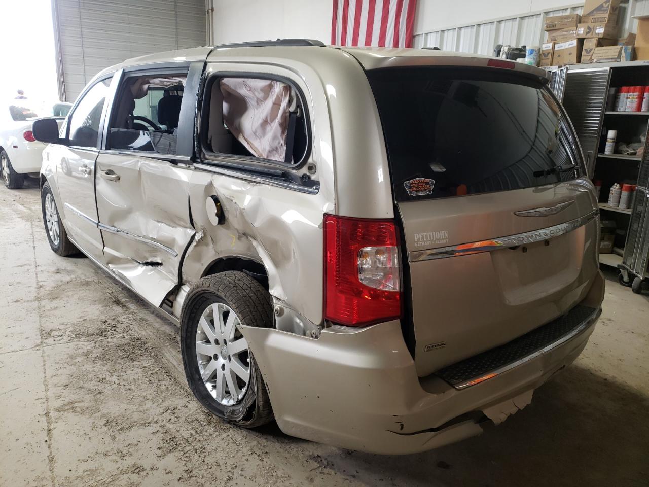 Photo 3 from auction – 2014 CHRYSLER TOWN & COU with VIN 2C4RC1BG0ER269613