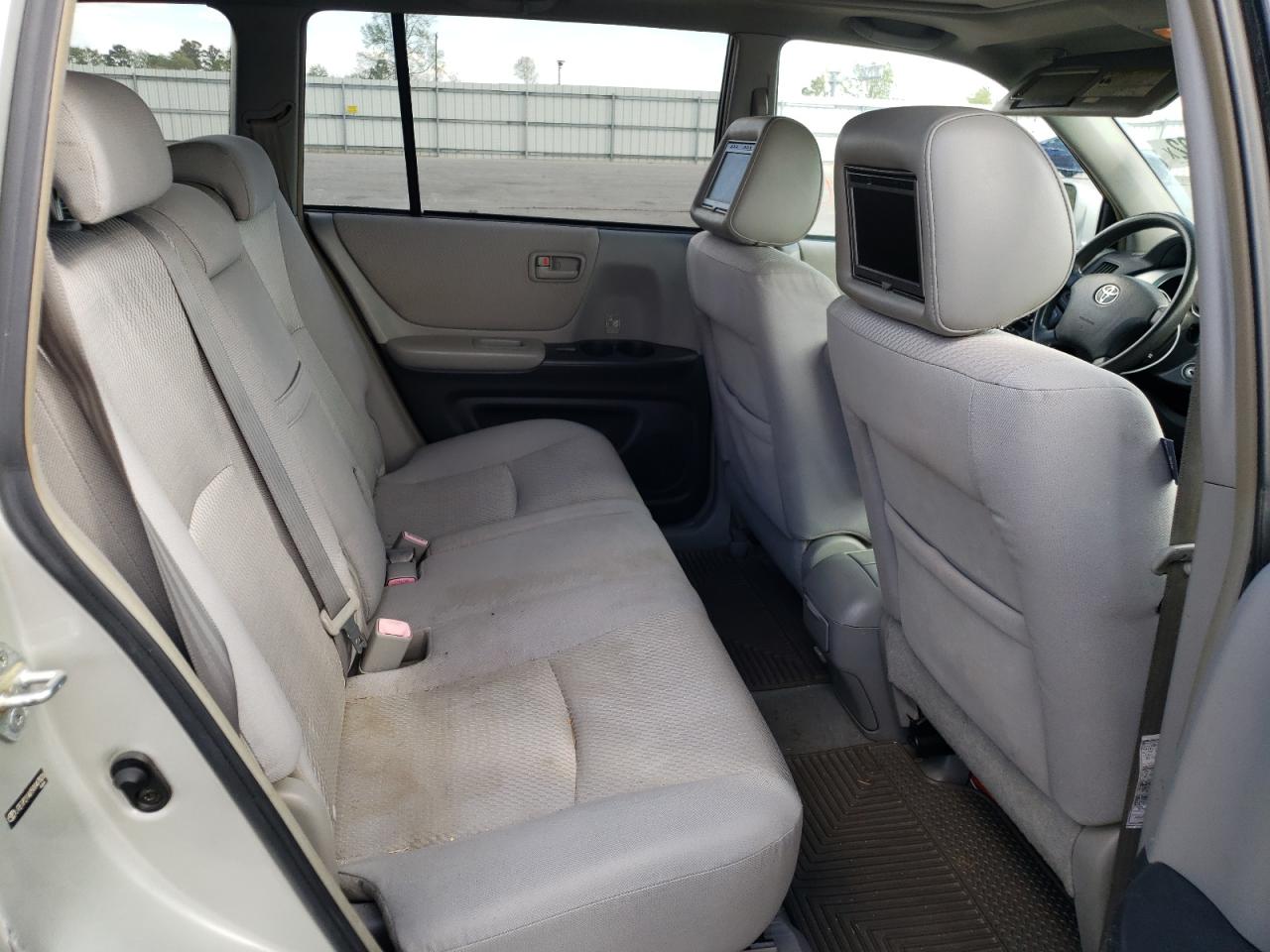 Photo 6 from auction – 2005 TOYOTA HIGHLANDER with VIN JTEGP21A850047826