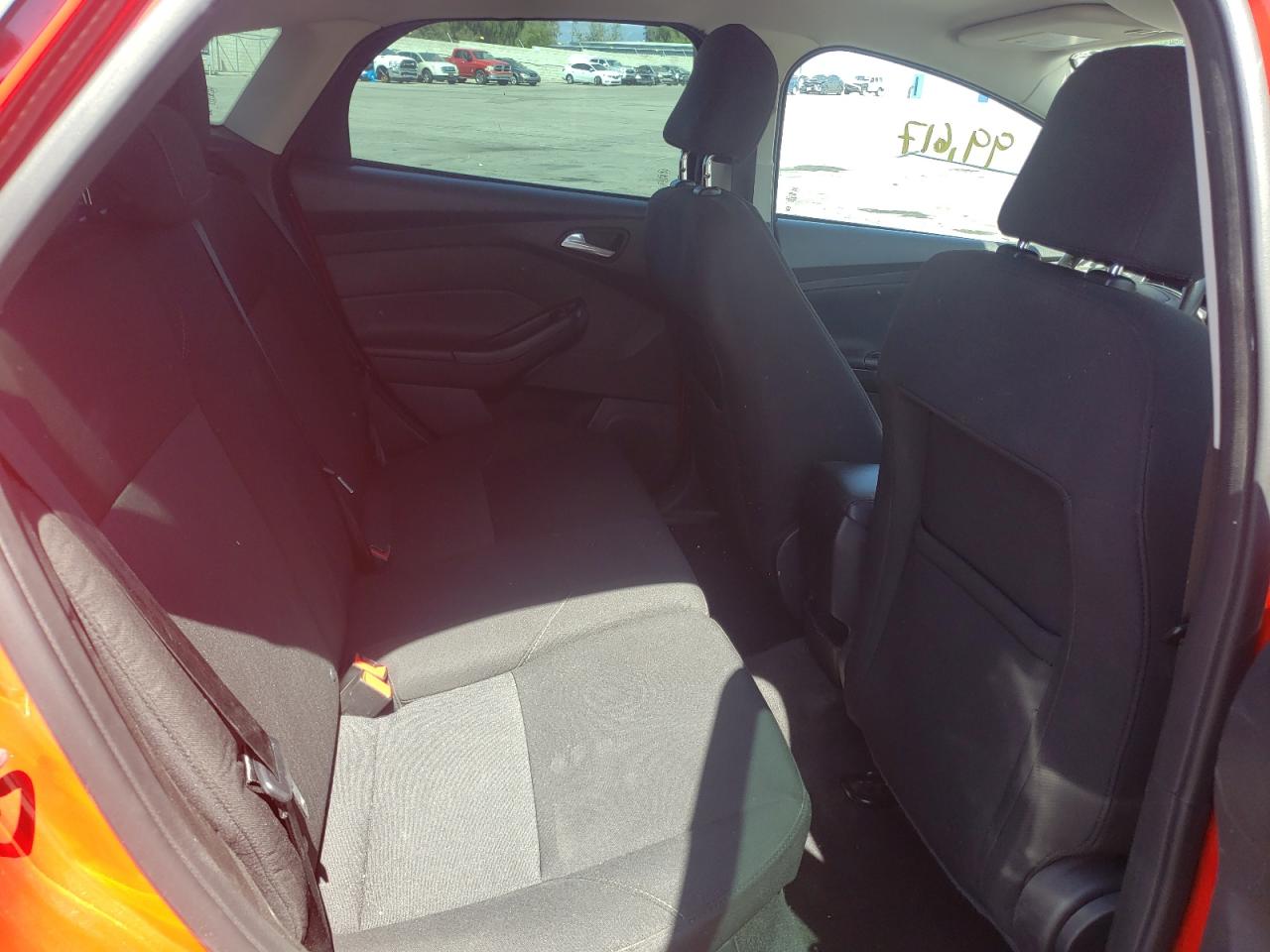 Photo 6 from auction – 2016 FORD FOCUS SE with VIN 1FADP3K28GL246385