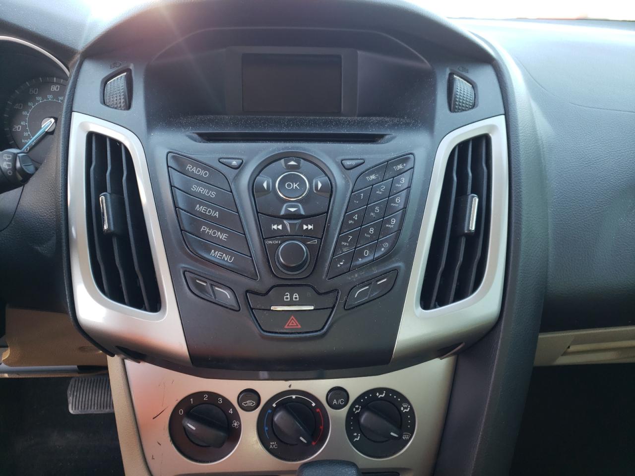 Photo 9 from auction – 2014 FORD FOCUS SE with VIN 1FADP3F20EL240331