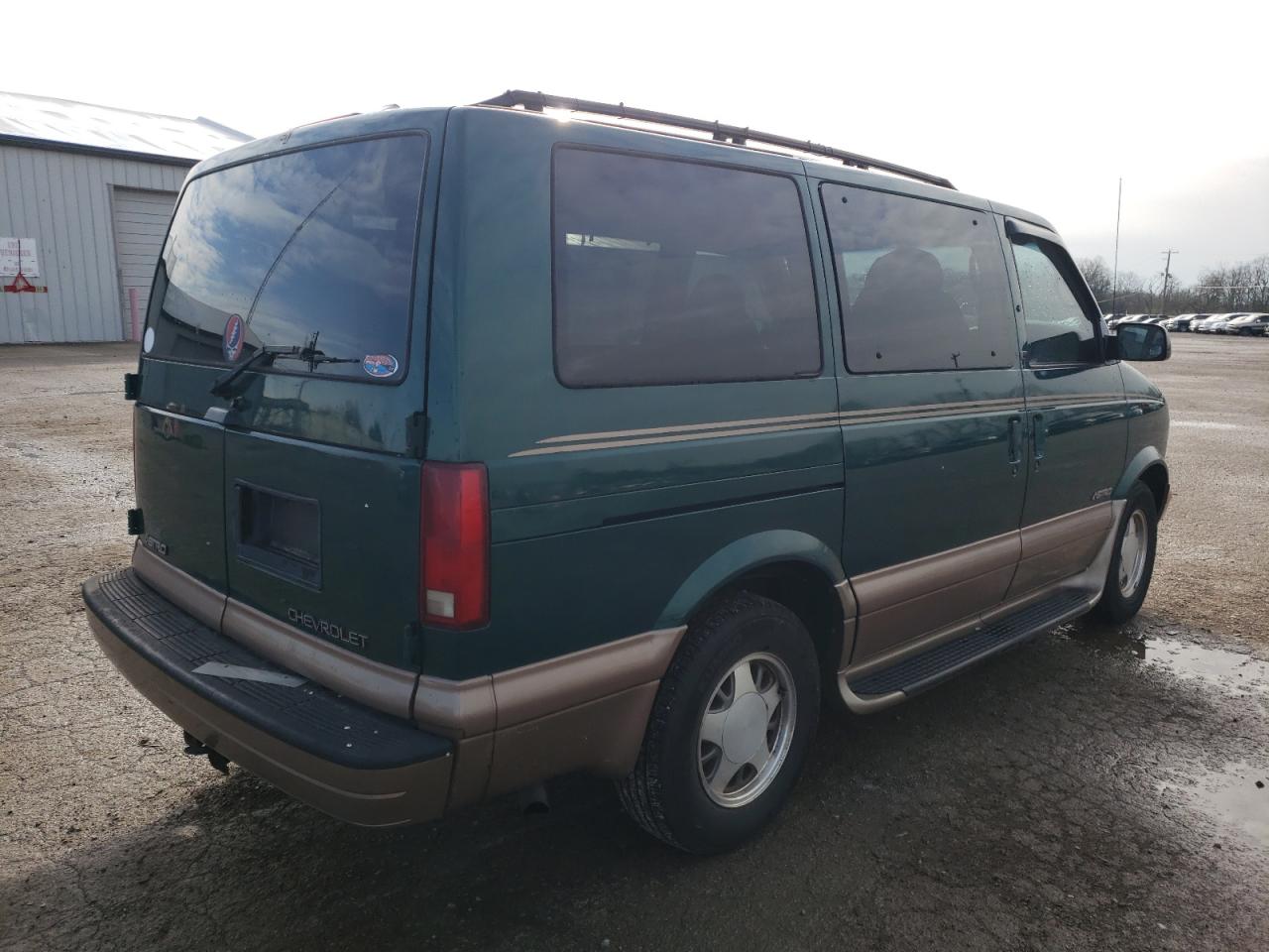 Photo 4 from auction – 2002 CHEVROLET ASTRO with VIN 1GNDM19X72B111249