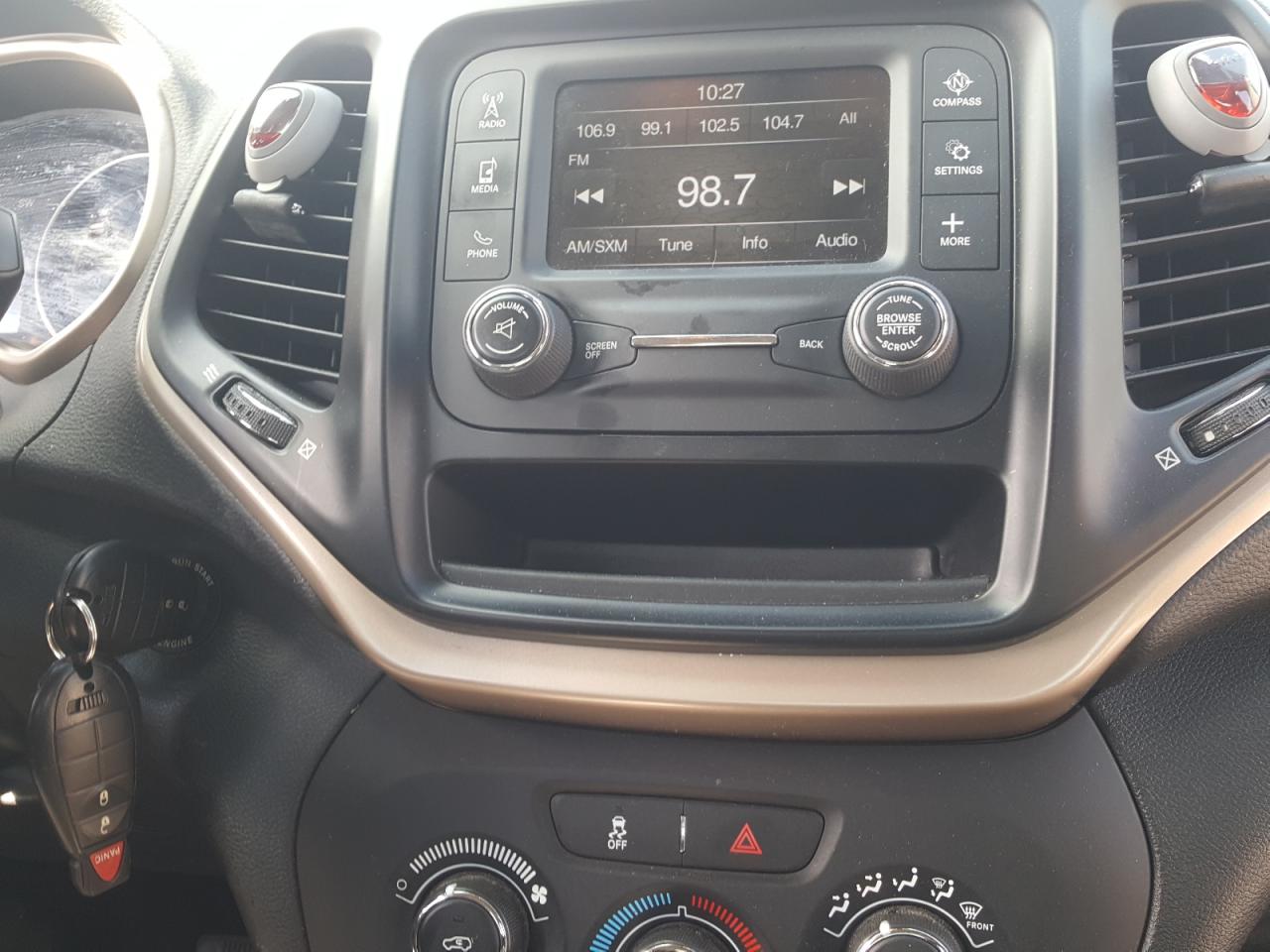 Photo 9 from auction – 2015 JEEP CHEROKEE S with VIN 1C4PJLAB2FW761308