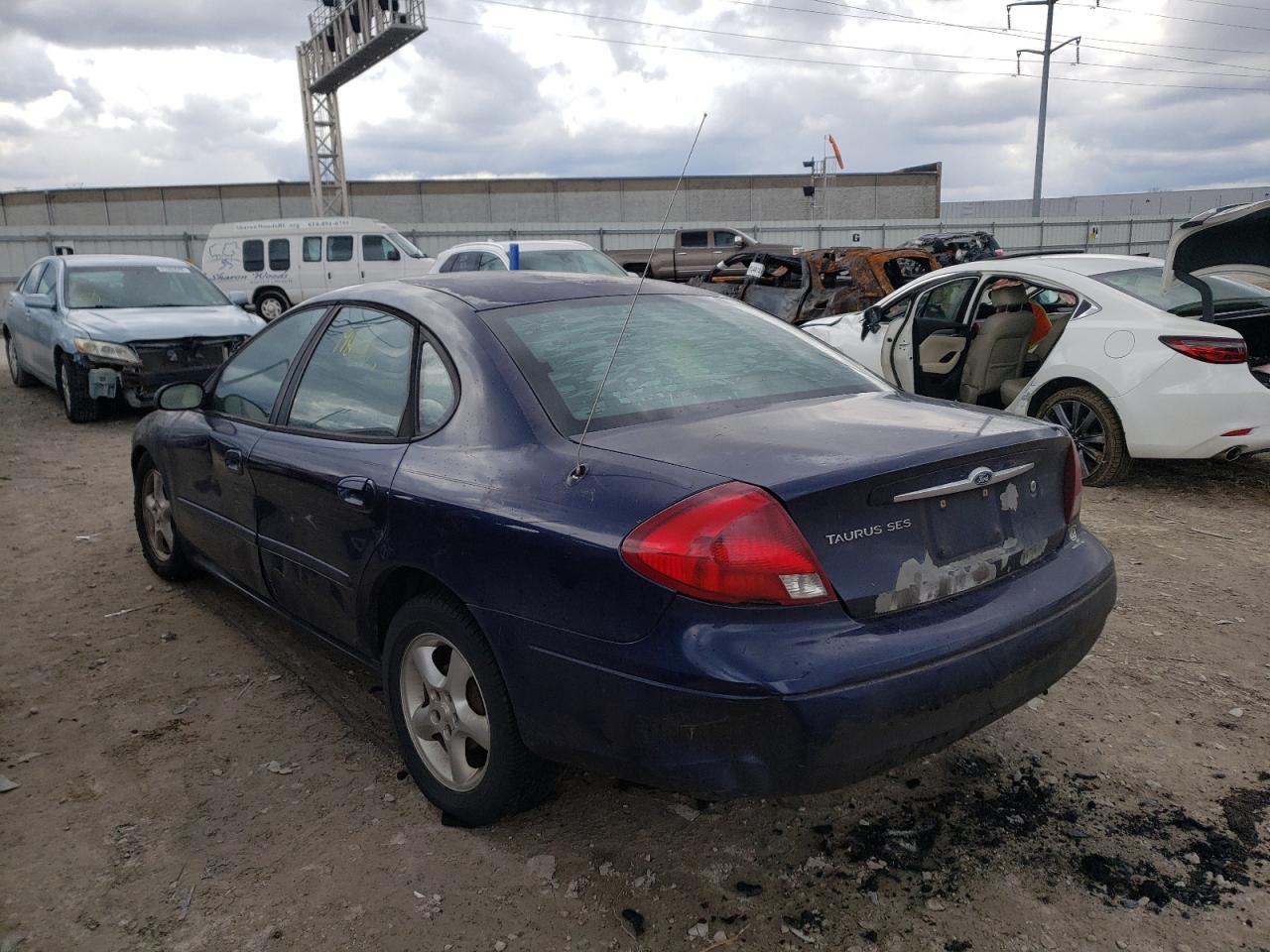 Photo 3 from auction – 2001 FORD TAURUS SES with VIN 1FAFP55U91A108665