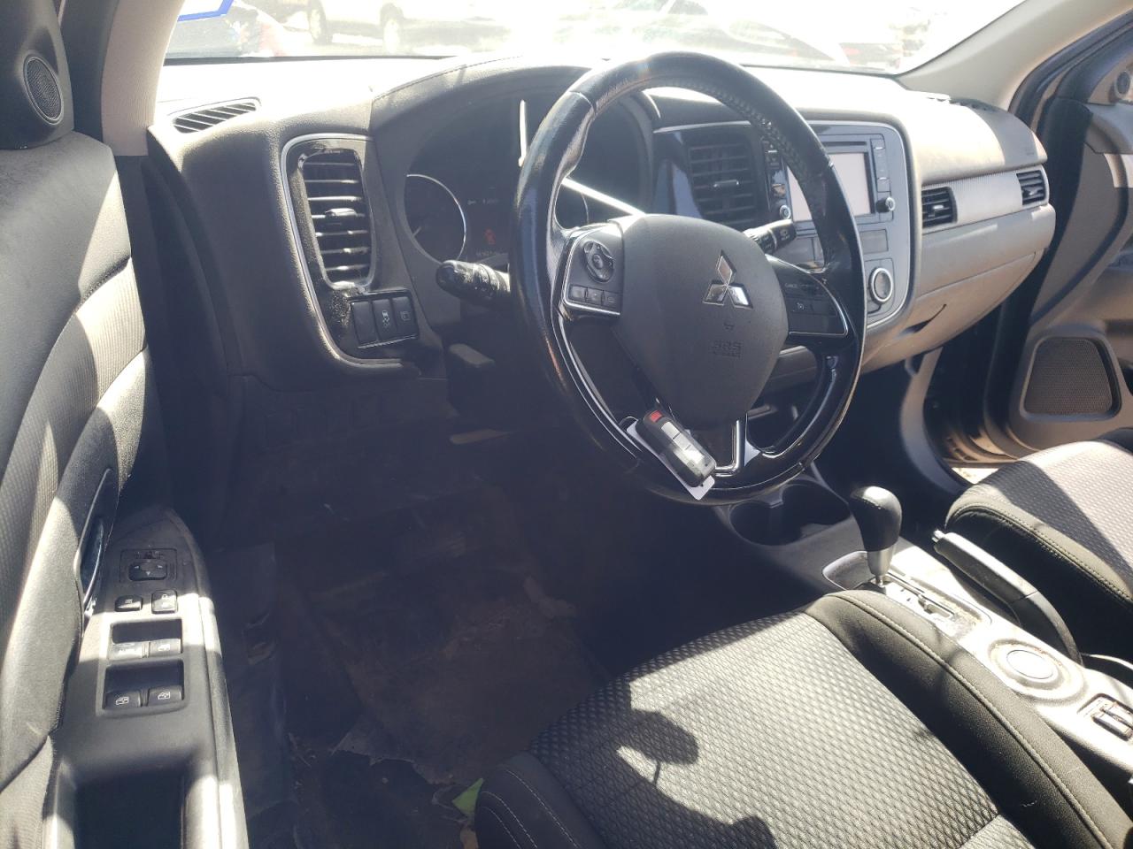 Photo 9 from auction – 2016 MITSUBISHI OUTLANDER with VIN JA4AD3A38GZ001710