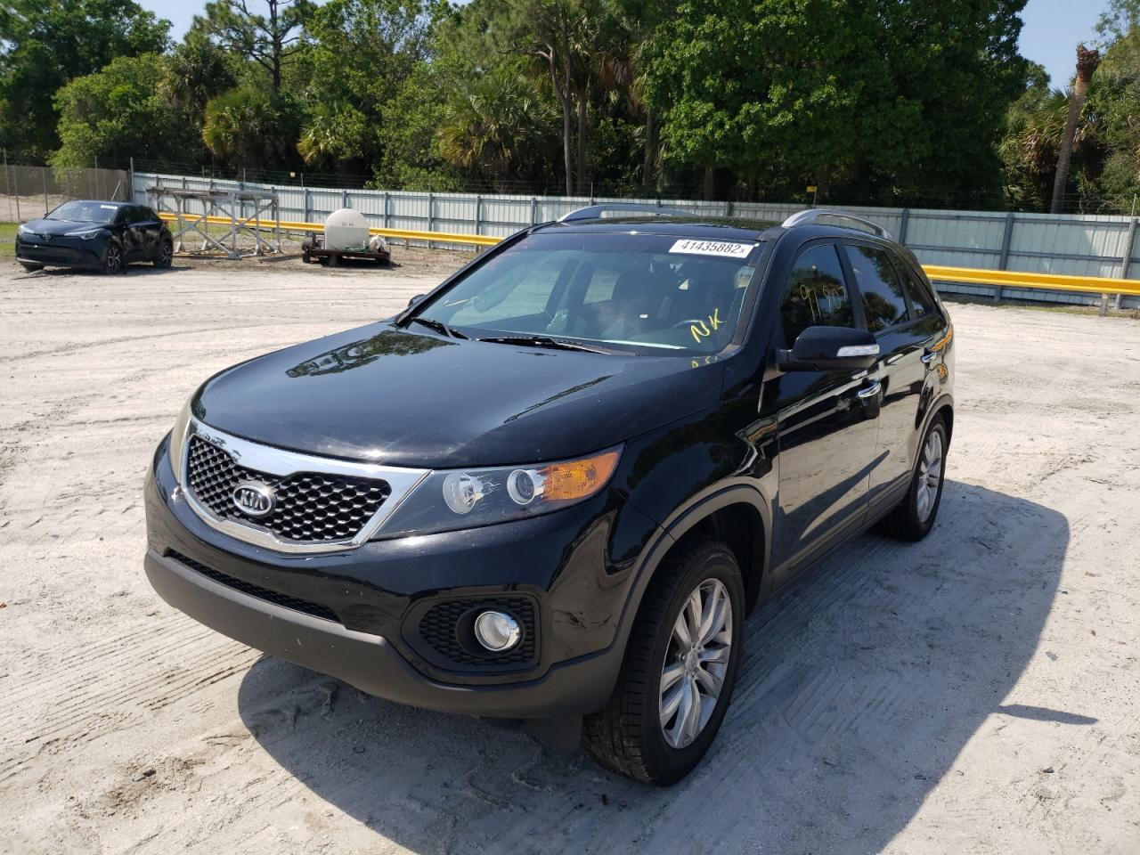 Photo 2 from auction – 2011 KIA SORENTO EX with VIN 5XYKU4A29BG011337