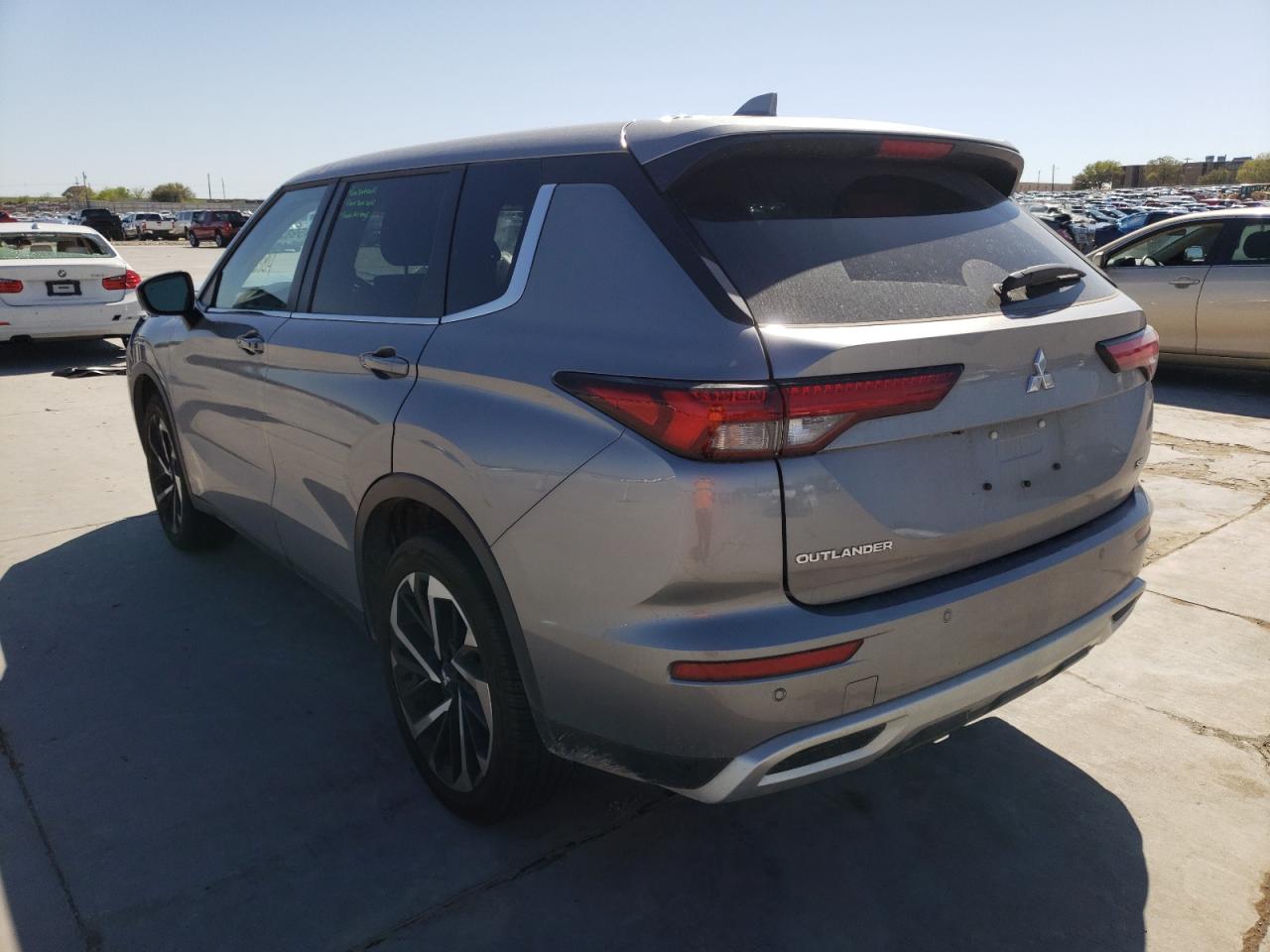 Photo 3 from auction – 2022 MITSUBISHI OUTLANDER with VIN JA4J3UA85NZ031894