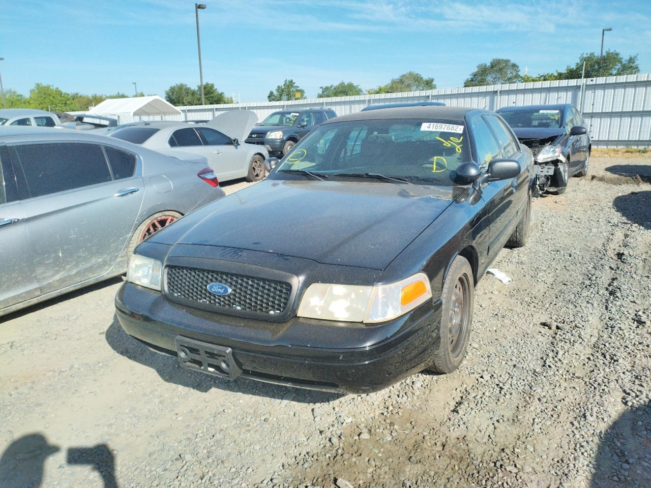 Photo 2 from auction – 2011 FORD CROWN VICT with VIN 2FABP7BV5BX148984
