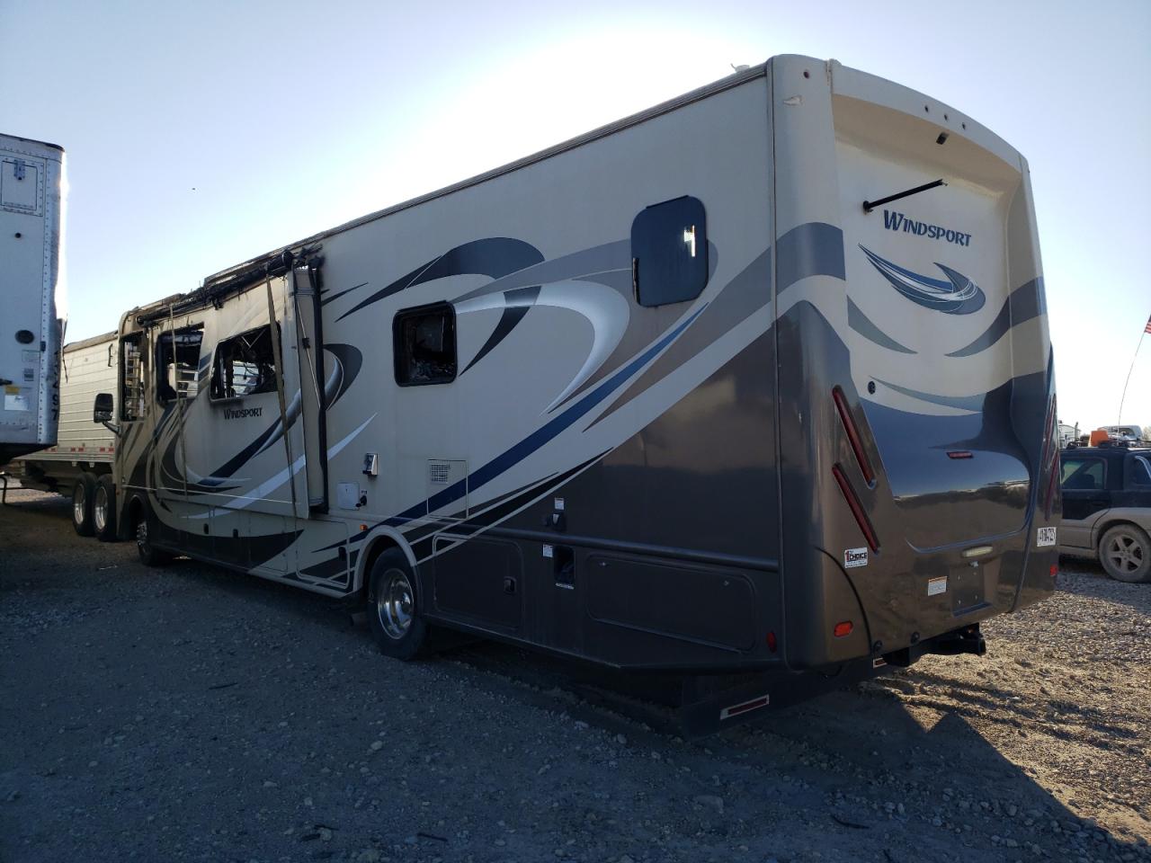 Photo 3 from auction – 2019 FORD F53 with VIN 1F66F5DY8J0A15226