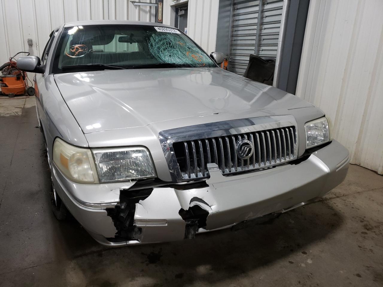 Photo 9 from auction – 2006 MERCURY GRAND MARQ with VIN 2MEFM74V76X612315