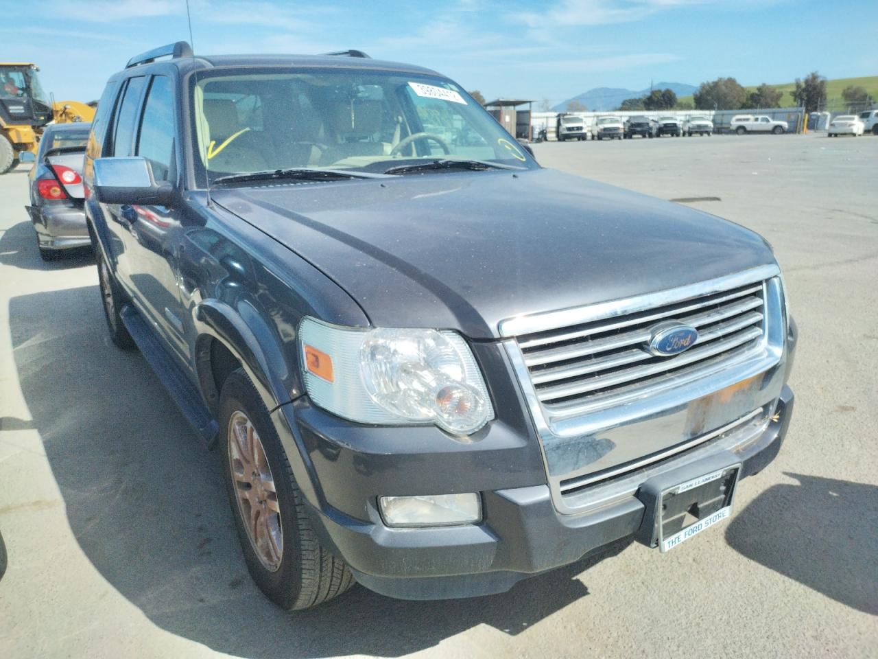 صورة رقم 1 من المزاد - 2007 FORD EXPLORER L مع VIN 1FMEU65E57UA62235