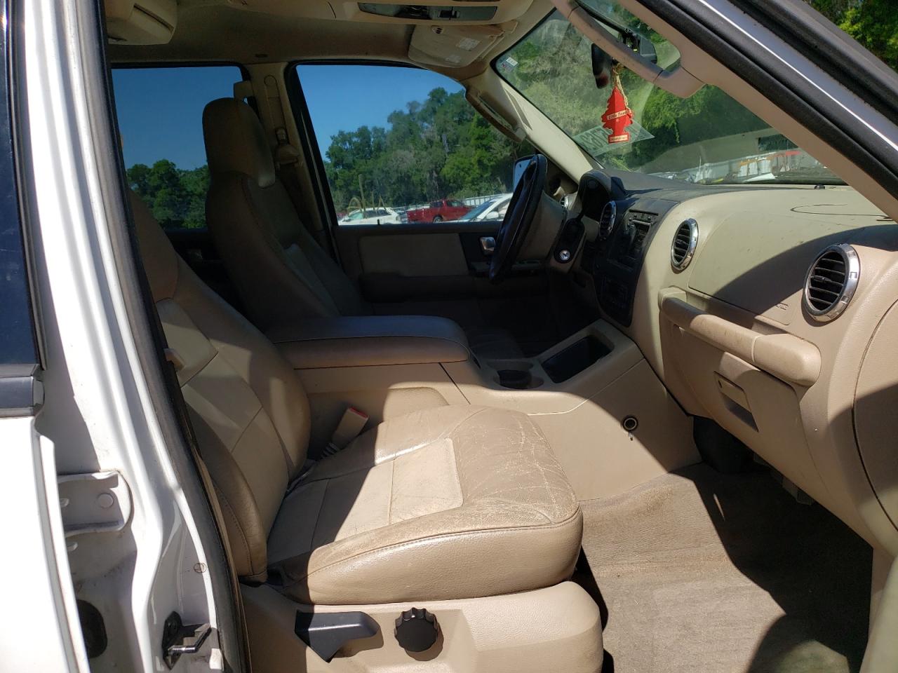 Photo 5 from auction – 2004 FORD EXPEDITION with VIN 1FMFU18L74LA52633