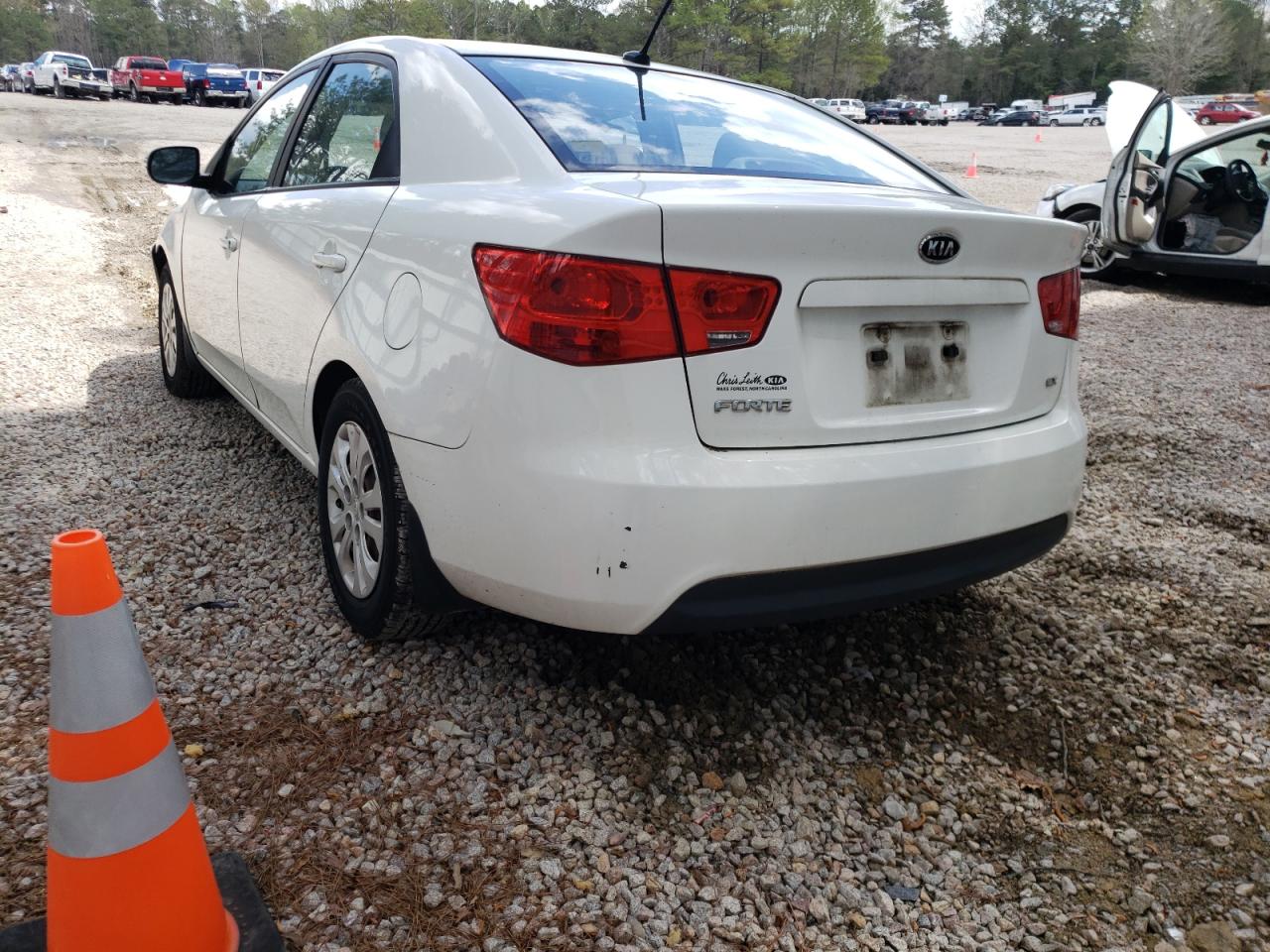 Photo 3 from auction – 2010 KIA FORTE with VIN KNAFU4A26A5054894