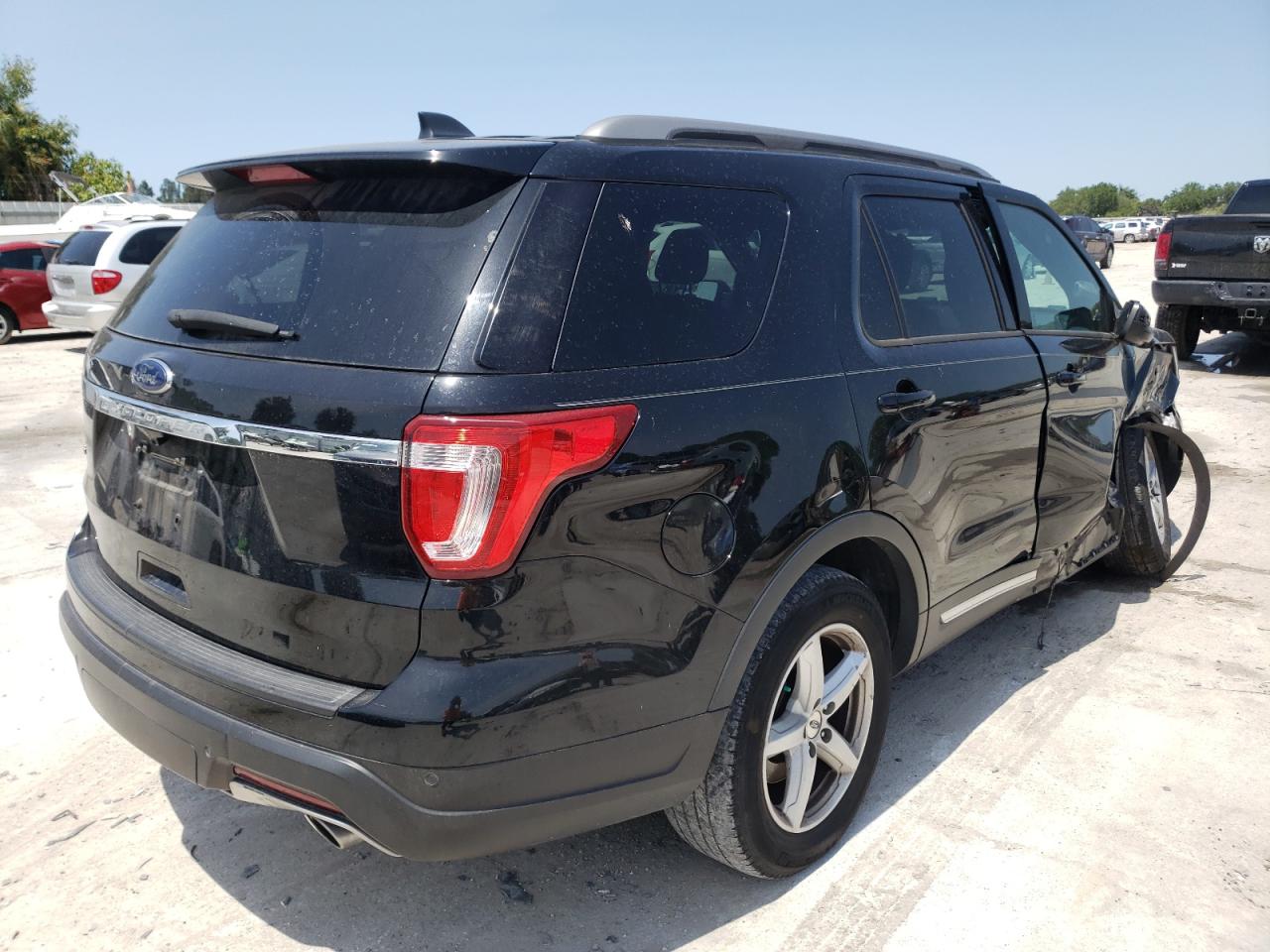 Photo 4 from auction – 2018 FORD EXPLORER X with VIN 1FM5K7D80JGB15758
