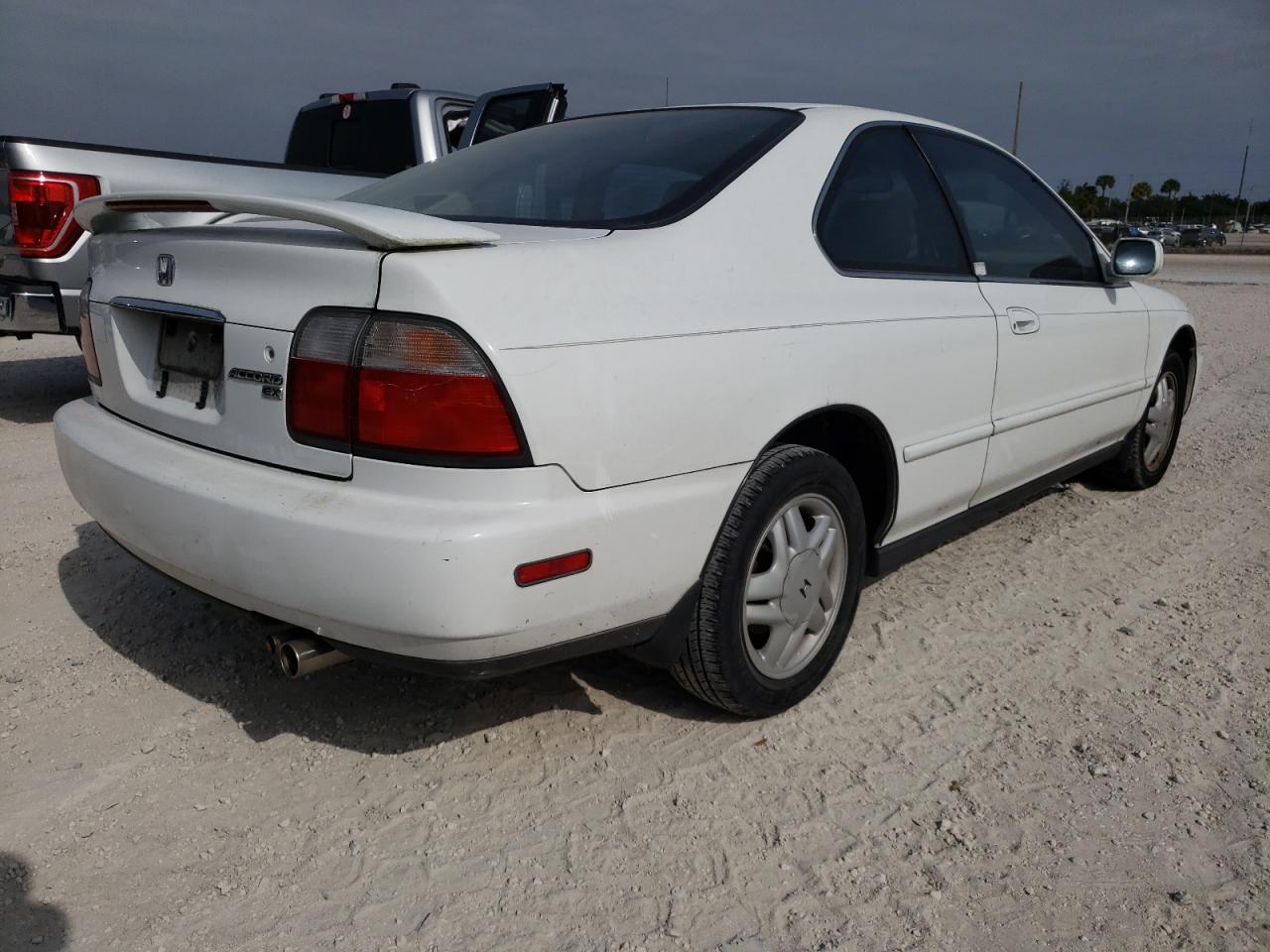 Photo 4 from auction – 1997 HONDA ACCORD EX with VIN 1HGCD7254VA035677