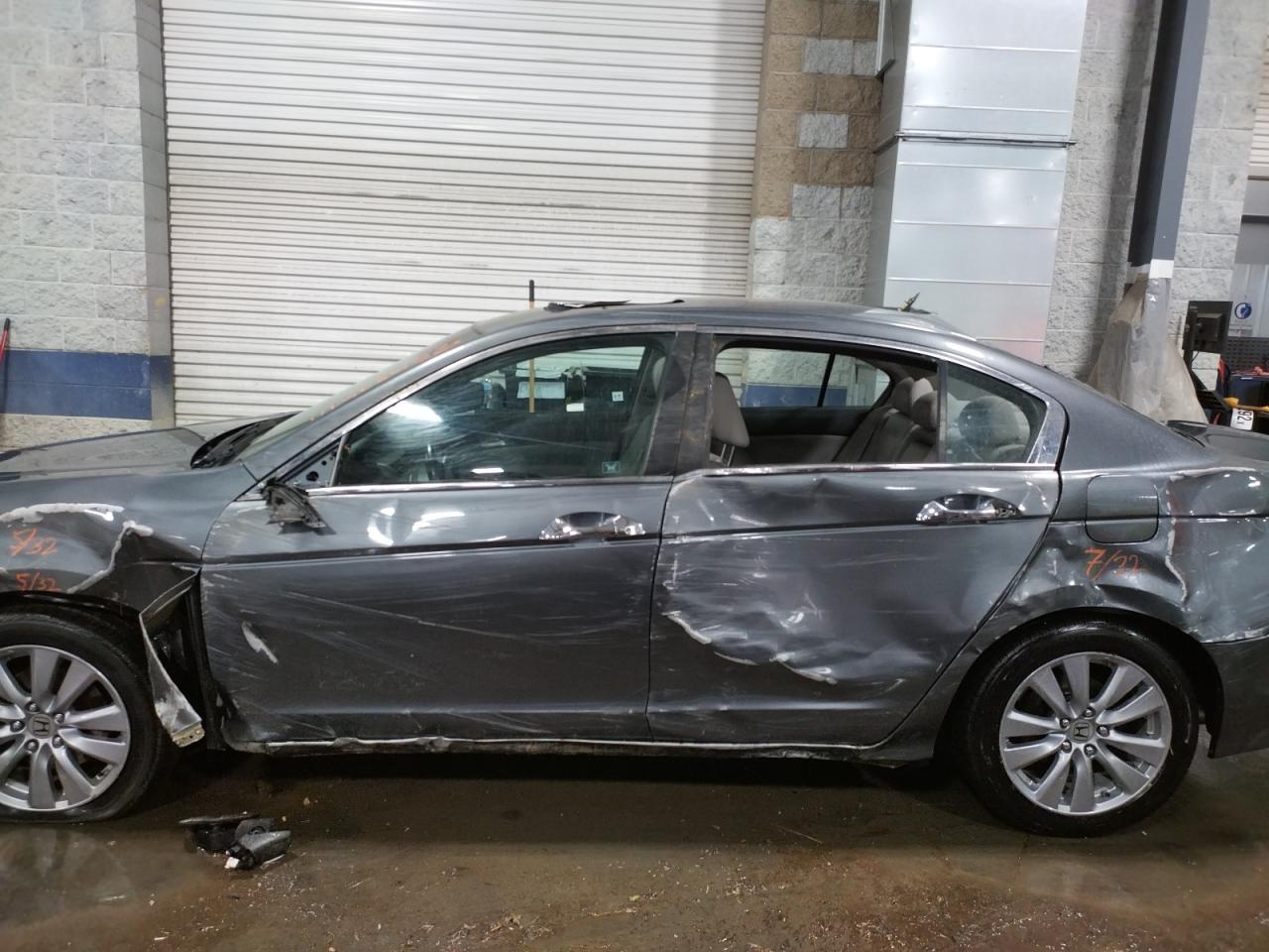 Photo 9 from auction – 2012 HONDA ACCORD EXL with VIN 1HGCP3F8XCA033837