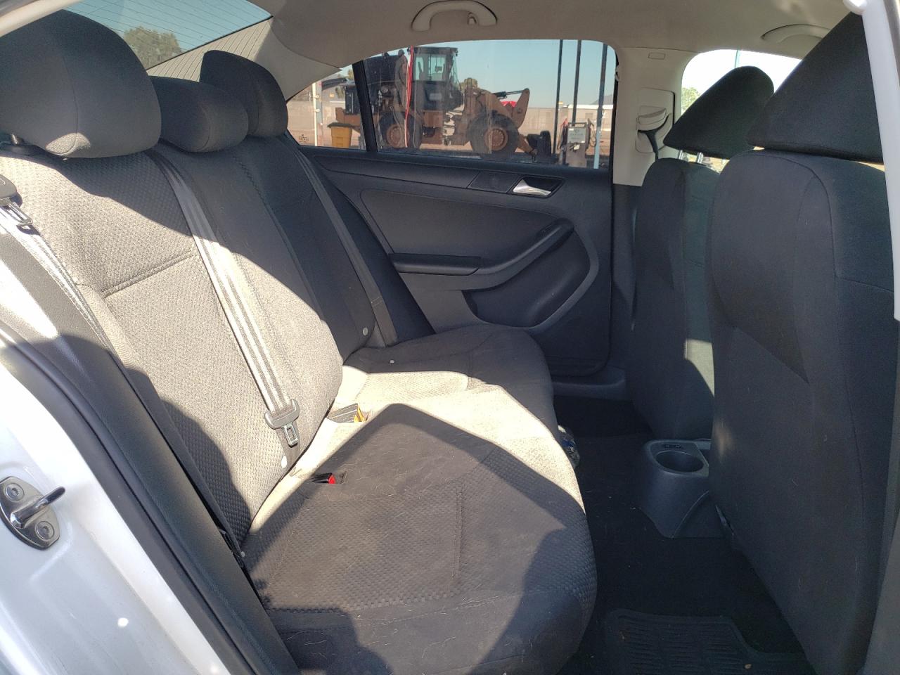 Photo 6 from auction – 2013 VOLKSWAGEN JETTA BASE with VIN 3VW2K7AJ3DM405112
