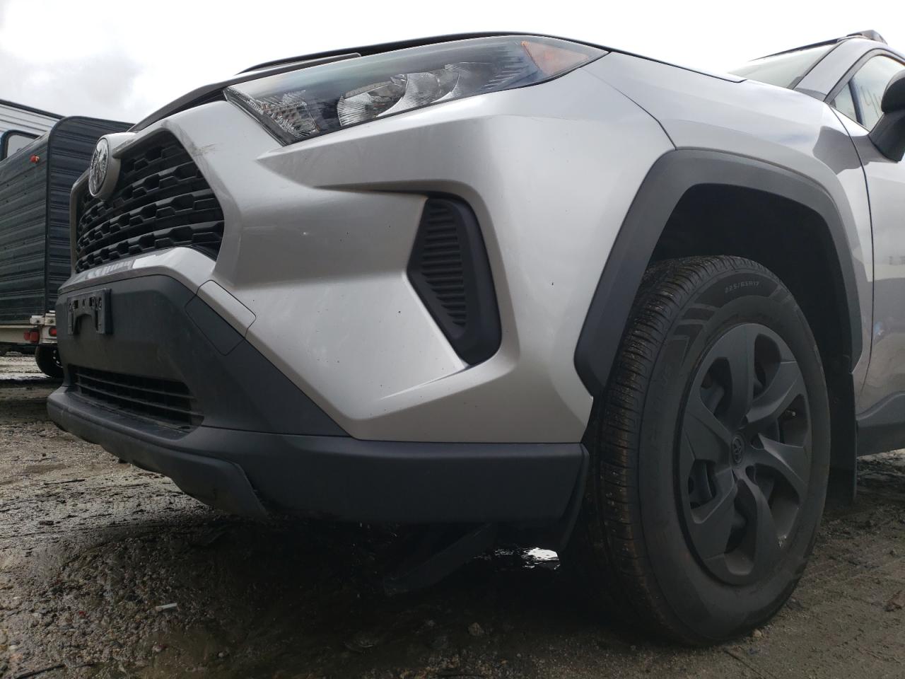 Photo 9 from auction – 2019 TOYOTA RAV4 LE with VIN JTMF1RFV5KJ018991