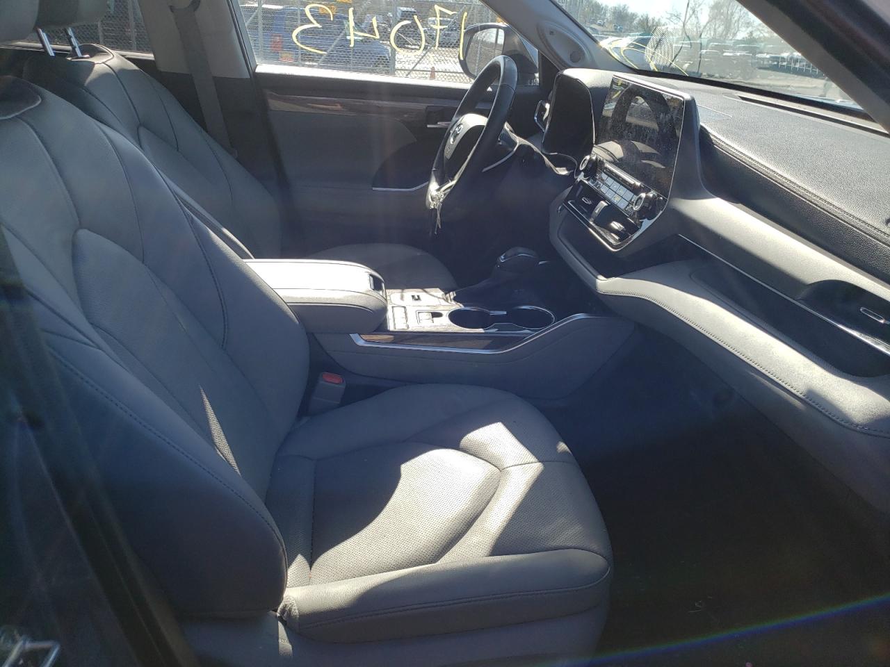 Photo 5 from auction – 2020 TOYOTA HIGHLANDER with VIN 5TDXBRCH6LS008099