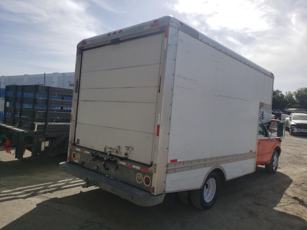 Photo 4 from auction – 1999 FORD F350 SUPER with VIN 1FDWF36S6XEE32250