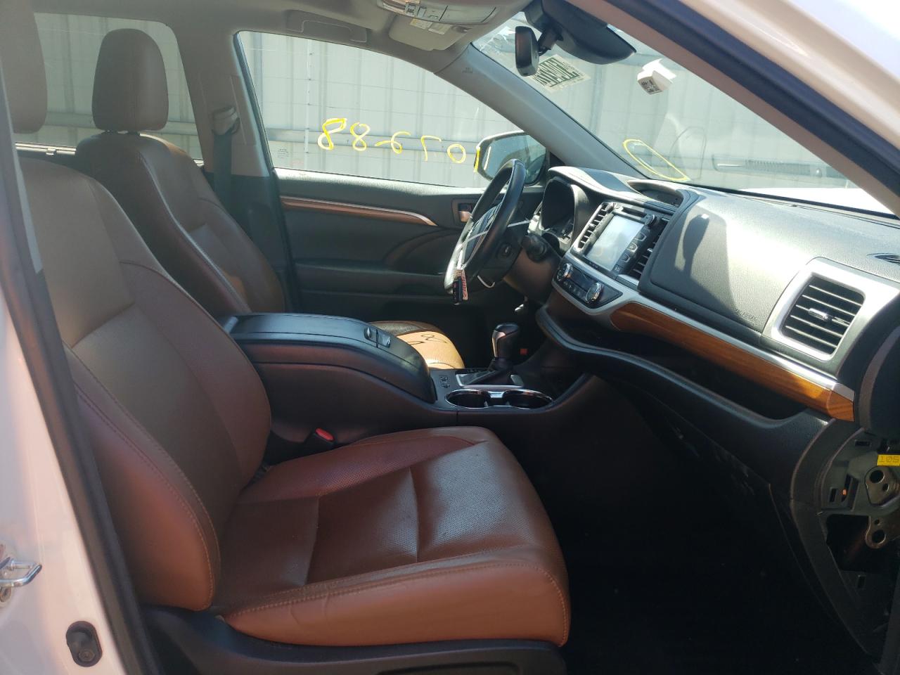 Photo 5 from auction – 2017 TOYOTA HIGHLANDER with VIN 5TDDGRFH6HS021281